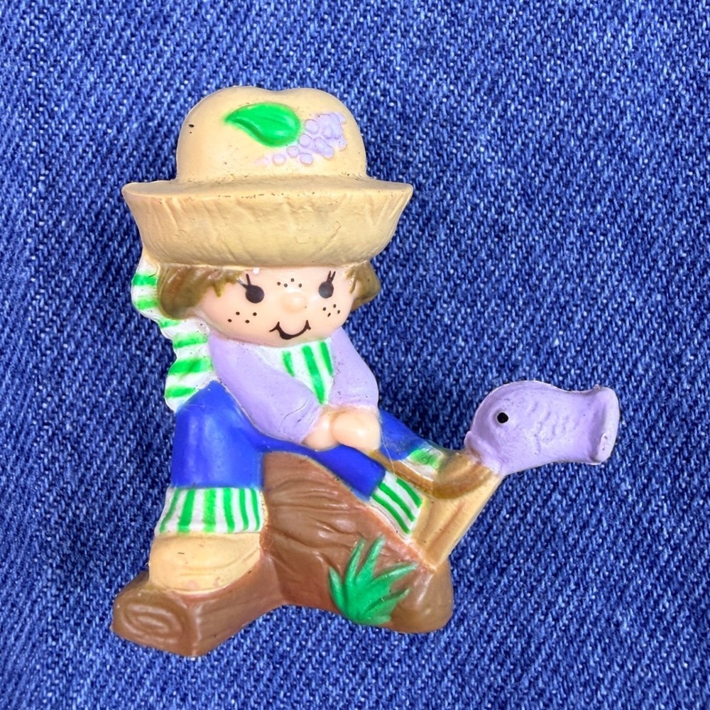 Vintage 1982 AGC PVC huckleberry pie catching a fish Retro Toy